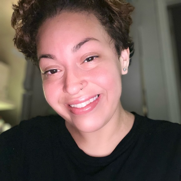 Meet your Posher, Bianca - Picture 1 of 1